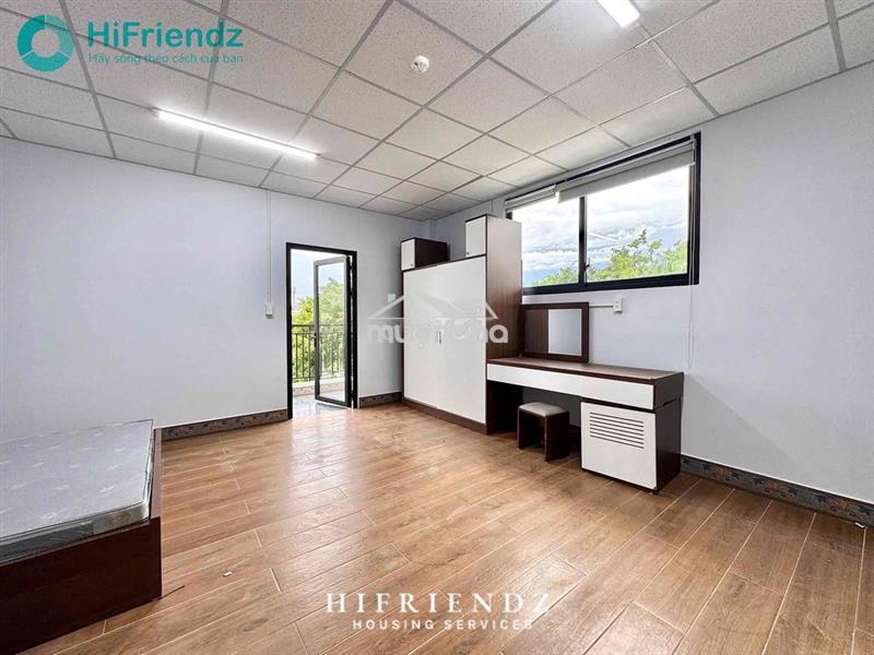 Studio / full nội thất mới 100% / ban công + cửa sổ