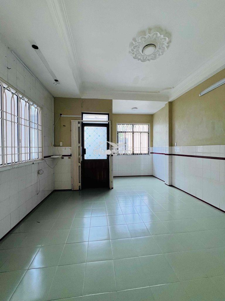 Bán nhà hẻm sau lưng căn mặt tiền lãnh binh thăng q11