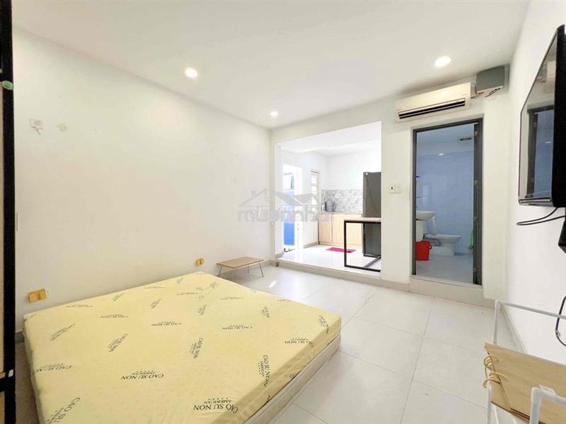 Căn hộ 30m2 full nội thất, ban công thoáng mát, gần cv lê thị riêng