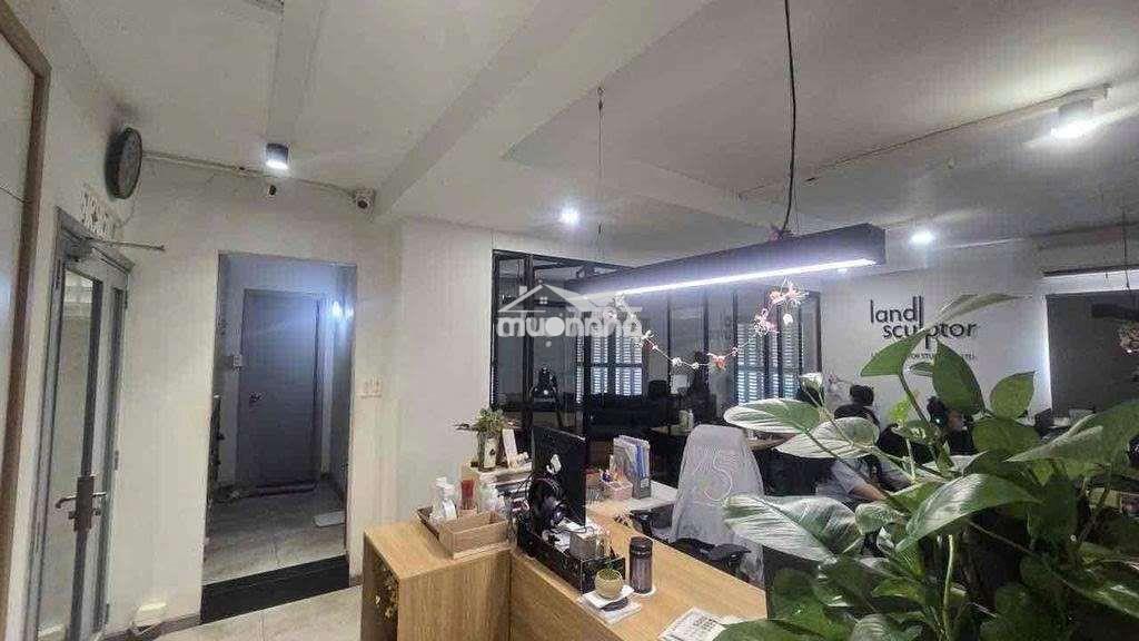 Chung cư l6 có thang máy. 145m2 3pn, ngay góc nguyễn du. giá chỉ 3x - 3