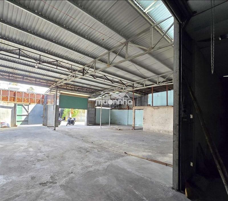 Kho,xưởng giá rẻ 450m² giá 30tr/t, ngay eon tân phú