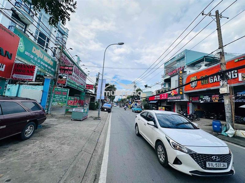 Hơn 60tr/m2 - bán đất tặng nhà cấp 4 - đường 6m thông -gpxd hầm+5 tầng