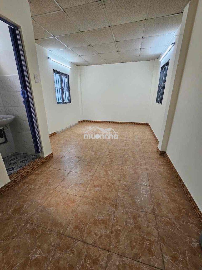 Nhà nguyên căn 1 trệt 1 lửng 1 lầu tại điện biên phủ, bàn cờ, quận 3 - 4