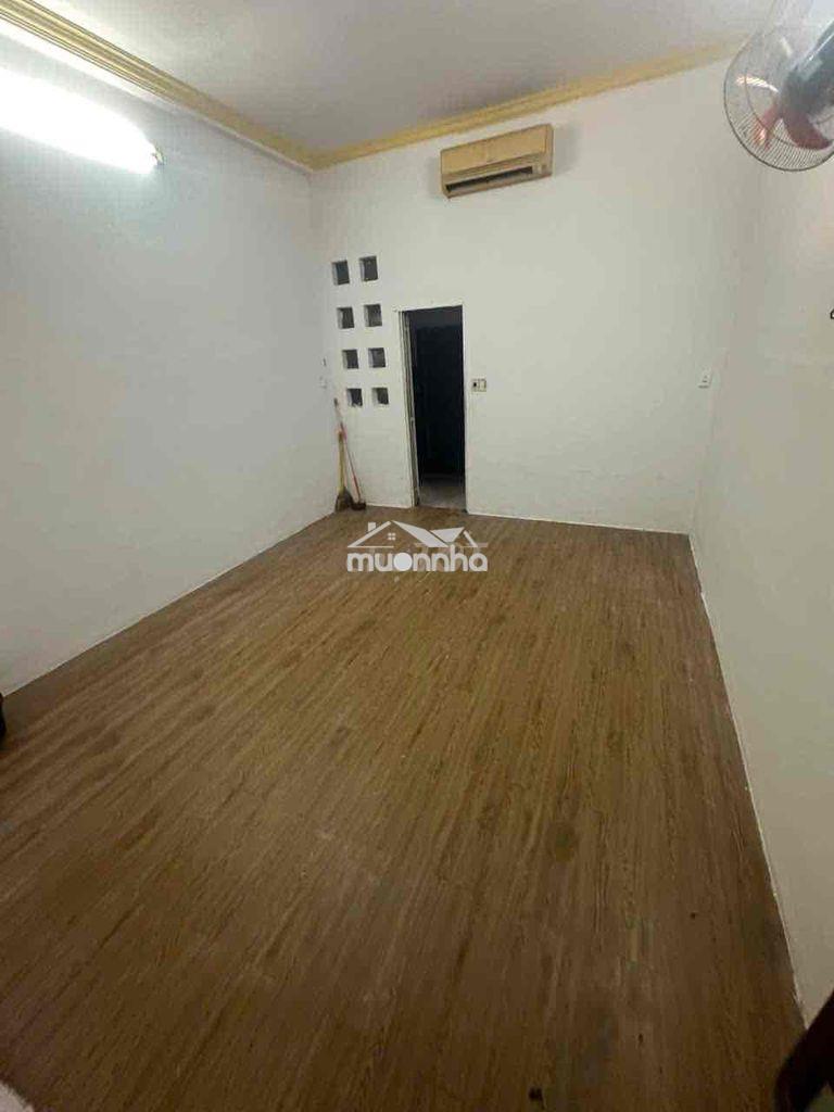 Cho thuê phòng phan đình phùng phú nhuận 30m2 có wc , bếp , máy lạnh