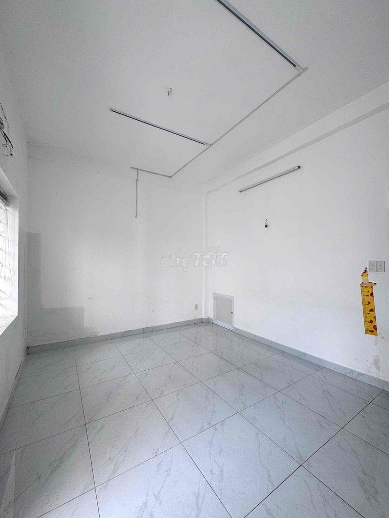 Nhà cho thuê căn góc - hẻm xe tải thông- 4pn có sân xe gần ngã tư pn - 3