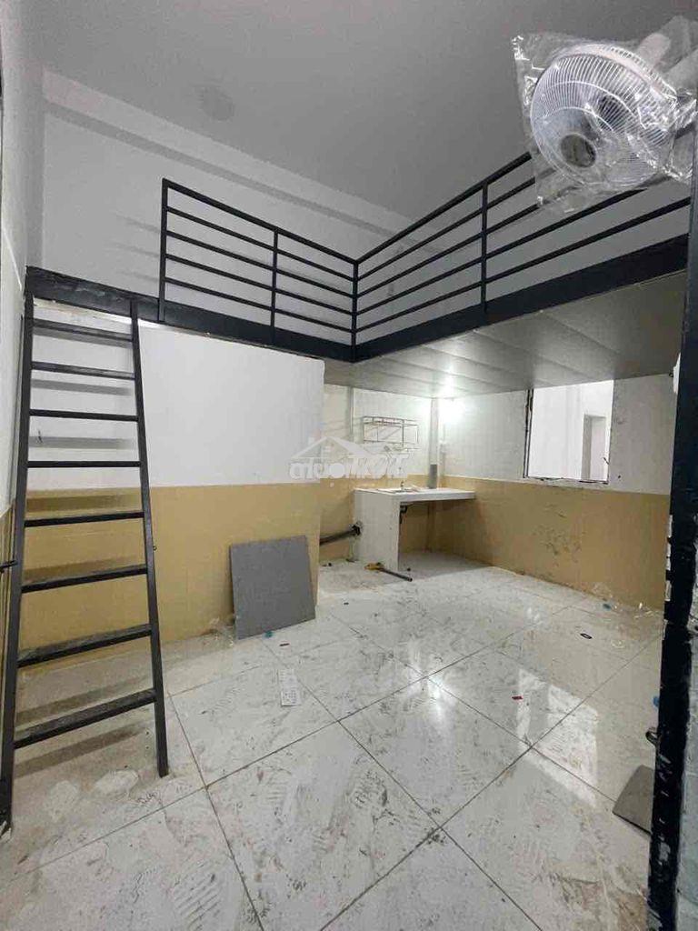 Phòng đang sửa mới gác cao đứng được gần đh công thương-aeon tp