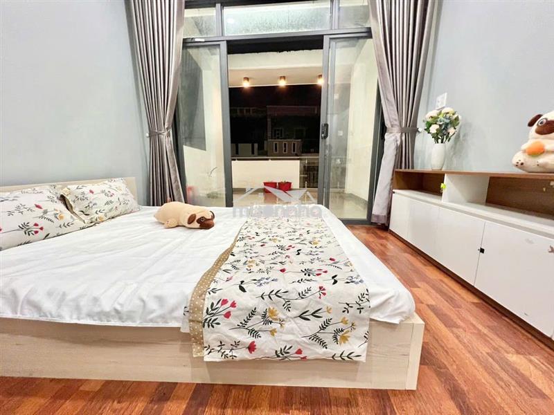 Cho thuê nguyên tầng 2 ban công trước sau - tách bếp - full nt - 60m2