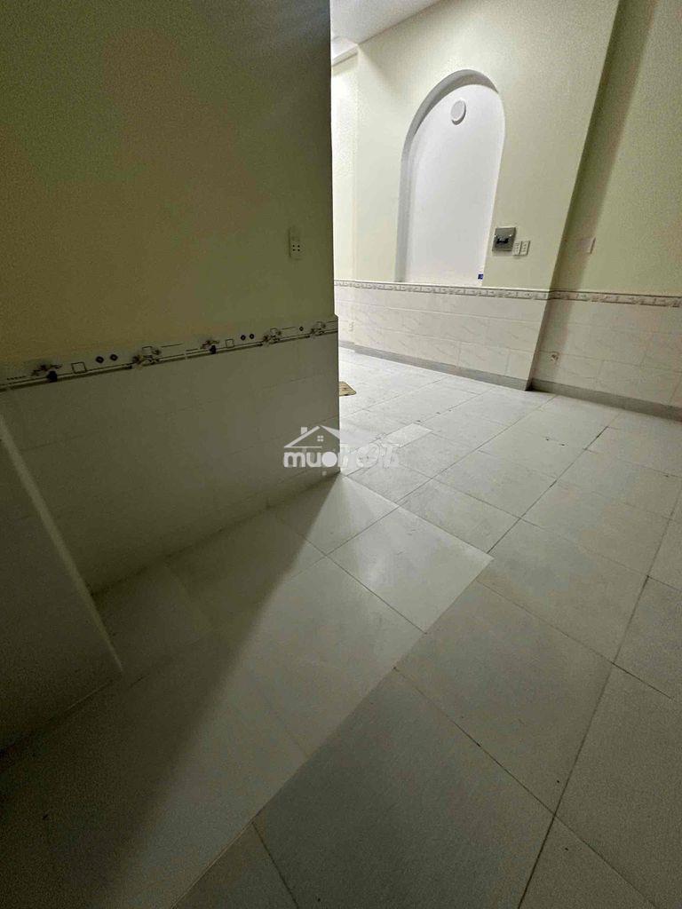 Cho thuê nhà trệt đã xây ngăn phòng và máy lạnh - 4