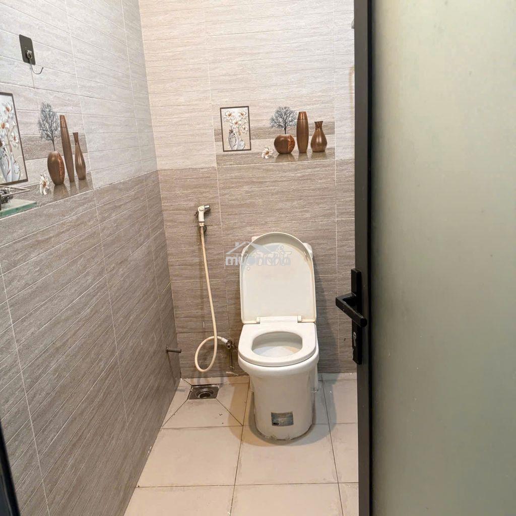 Phòng ngay tên lửa, 20m2, có thang máy, máy lạnh, khóa vân tay - 4