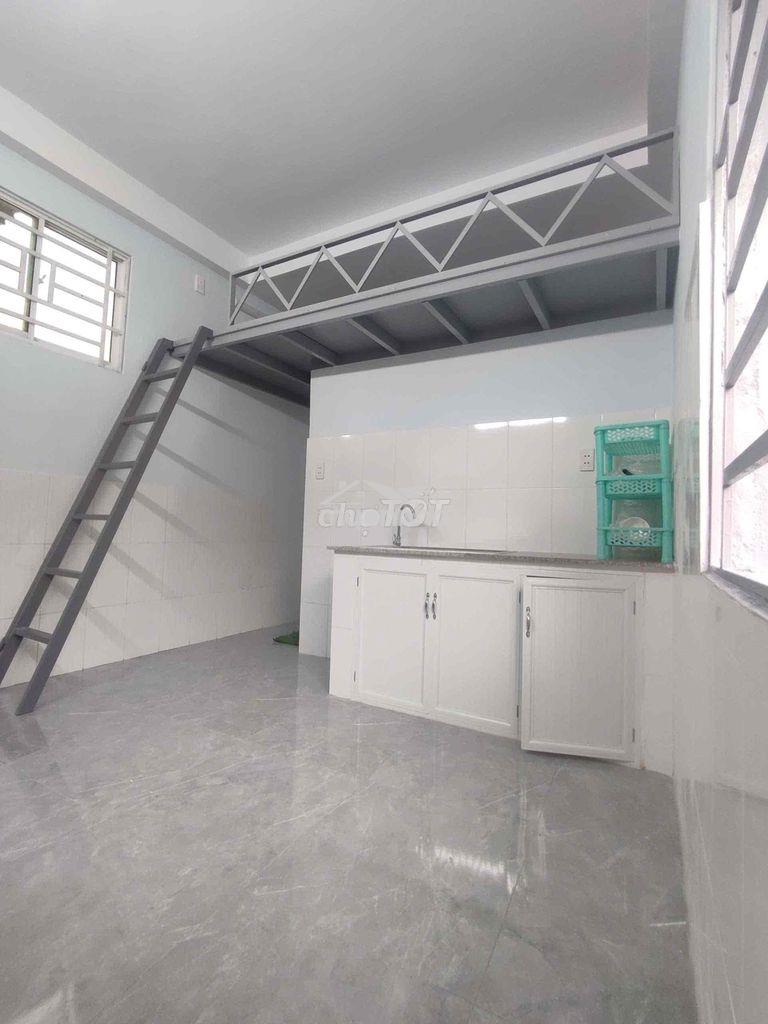 Có ban công! máy giặt ! nhà xe rộng ! - 2