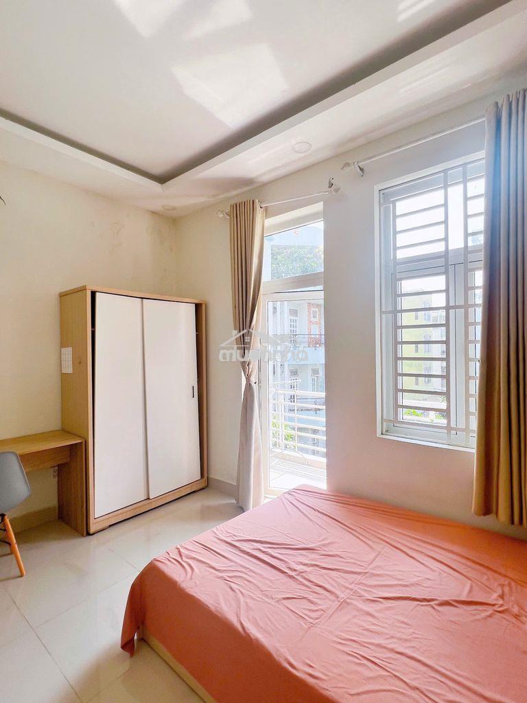 Phòng chdv - sân bay tsn - cửa sổ lớn - ban công riêng - 4