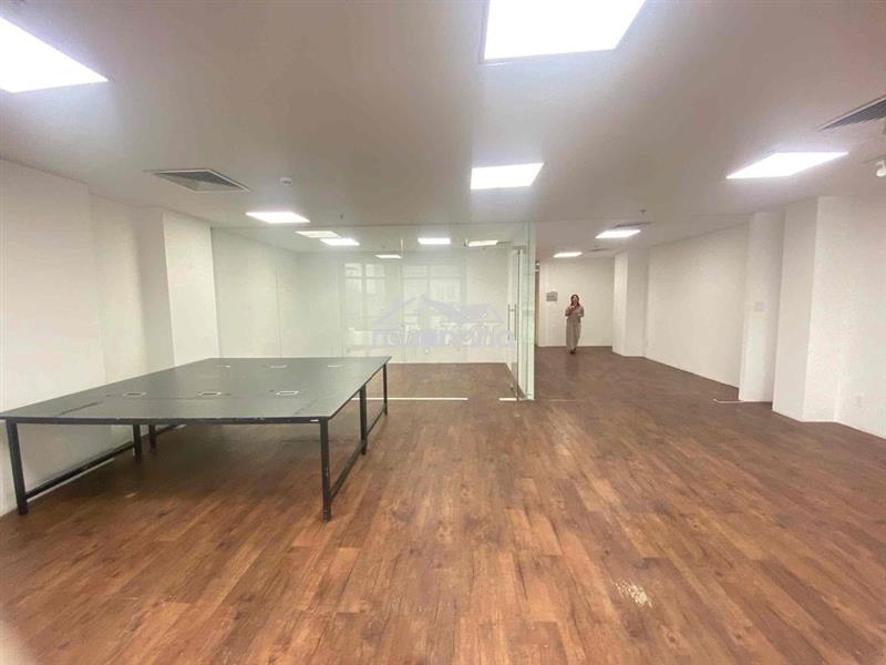 Cho thuê vp cô giang q1, 160m2, ngăn sẵn 3 phòng, free làm việc 24/7
