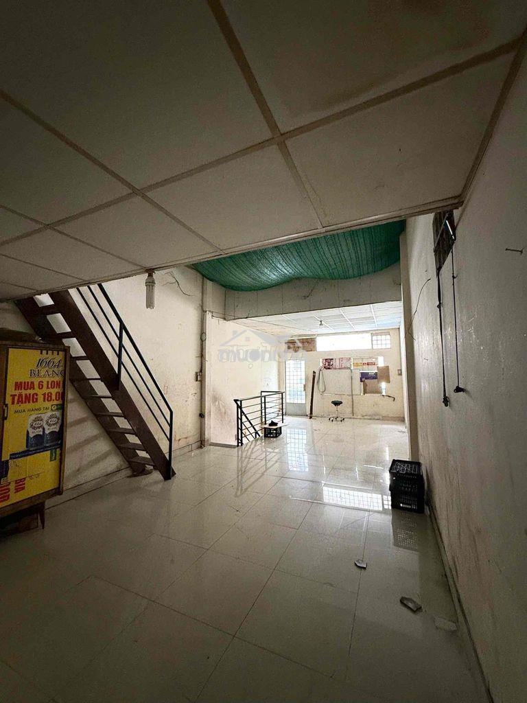 Nhà 1 trệt 1 lầu trống suốt ngay chợ , công ty may phương đông - 3