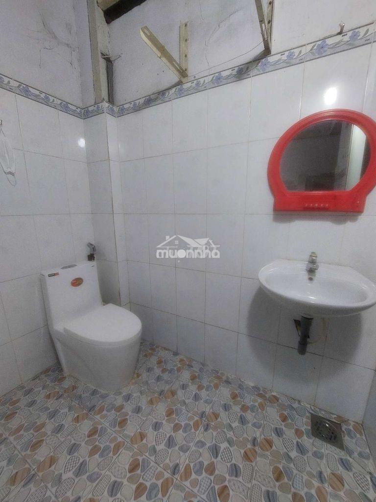 Cho thuê nhà đường phạm hùng c9 dt.4m×18m } nhà trệt 1 phòng 1 toilet. - 3