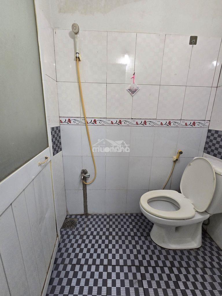 Cho thuê phòng giá rẻ 2tr5, tầng trệt ( q tân phú cũ)  - 4
