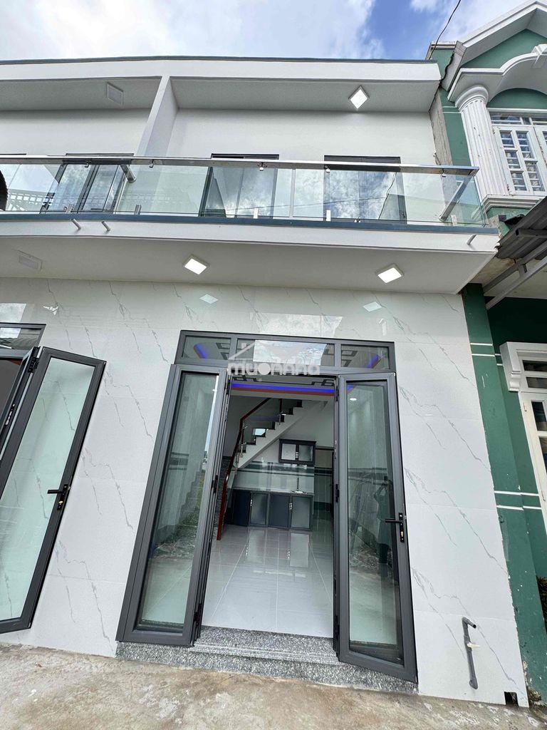 Bán nhà mới xây 3 phòng ngủ giá 595 triệu, ngay ngã 3 mỹ hạnh đối diện
