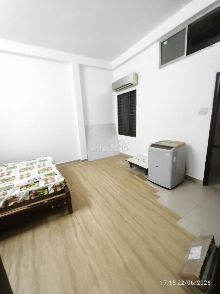 Phòng máy lạnh đầy đủ tiện nghi gần cây xăng , siêu thị phan xích long - 4