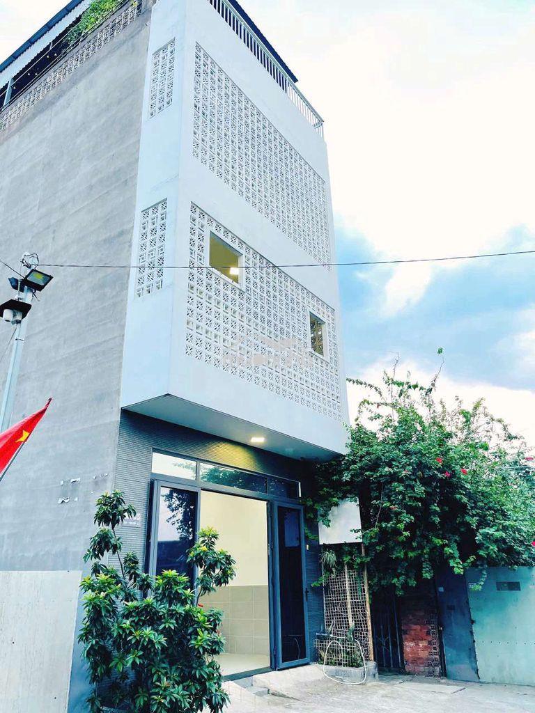 Cho thuê nhà thạnh xuân 25. 1 trệt 3 lầu, dt 5×16 có 3pn. hẻm xe hơi