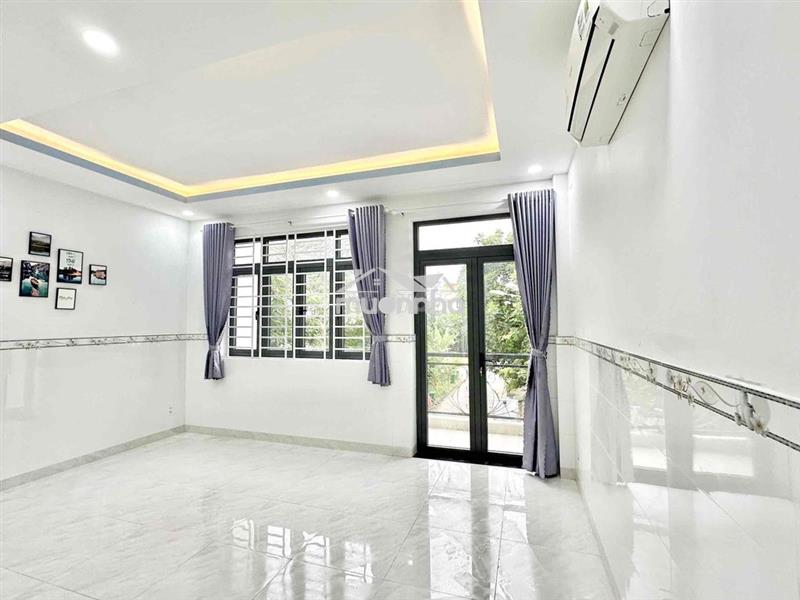 Phòng ban công, kdc 13e intresco, bình chánh, sau đh văn hiến, ueh