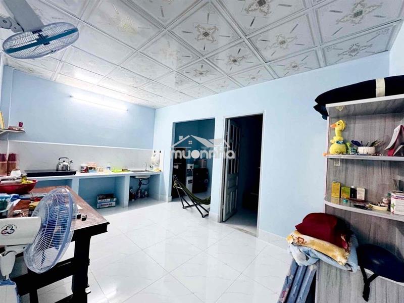 Nhà liền kề tthc dĩ an, dt 123m2, kdc đông đúc, hướng đông nam