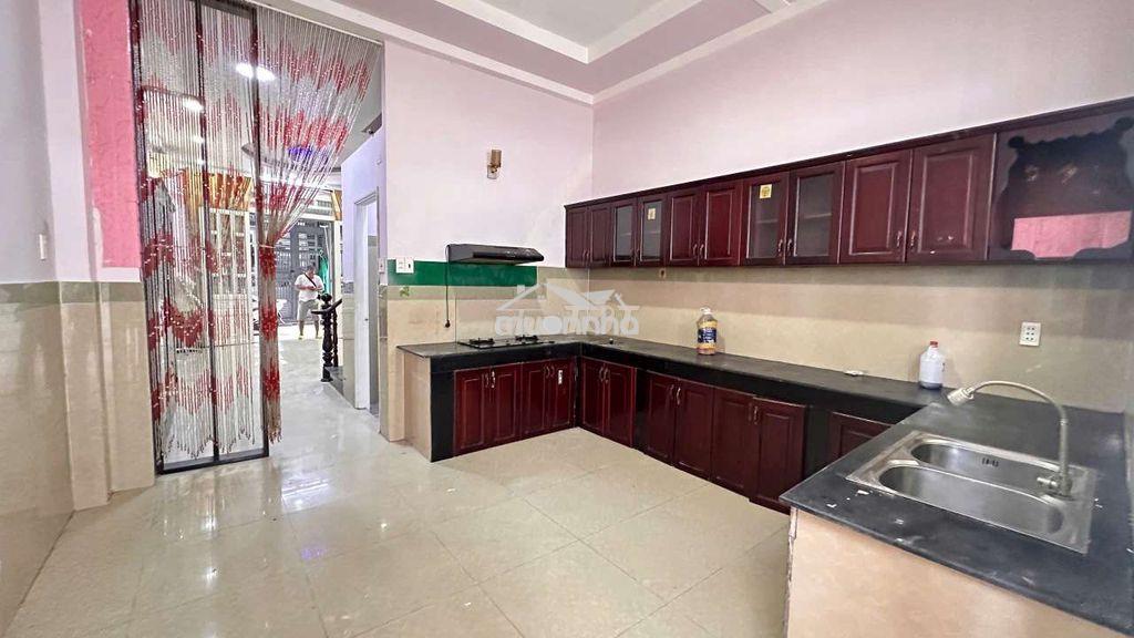 Nhà 2 lầu giá tốt . p . phú định - 4