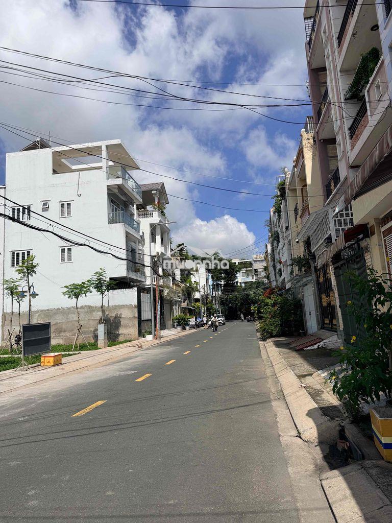 Bán nhà ngang 8m cạnh công viên bình phú - 2
