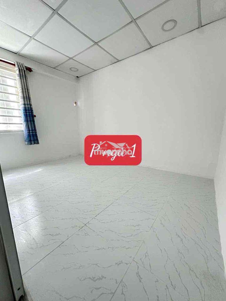 Nhà ngay chợ thạnh xuân . hà huy giáp . 1 lầu 2 pn - 3