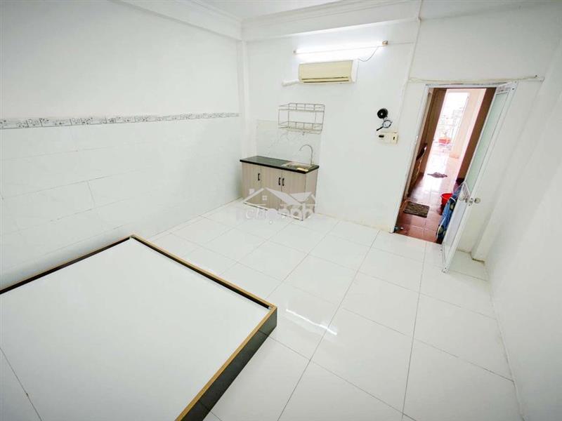 Cho thuê p 300 âu dương lân toilette chung với 1 phòng