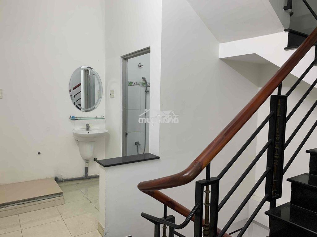 Cho thuê nhà ngay khu vực - chợ xóm mới - 3