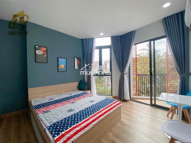 Cho thuê căn hộ tone gỗ ban công lớn gần ngã 6 lý thái tổ ngay quận 10