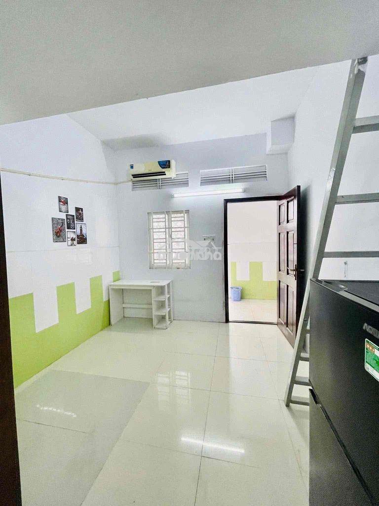 Cho thuê phòng gác, tiện đi bình thạnh, cách sân bay 1km - 2