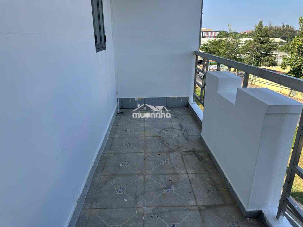 Phòng rộng có ban công 30m2 full nội thất mt tân sơn - 4