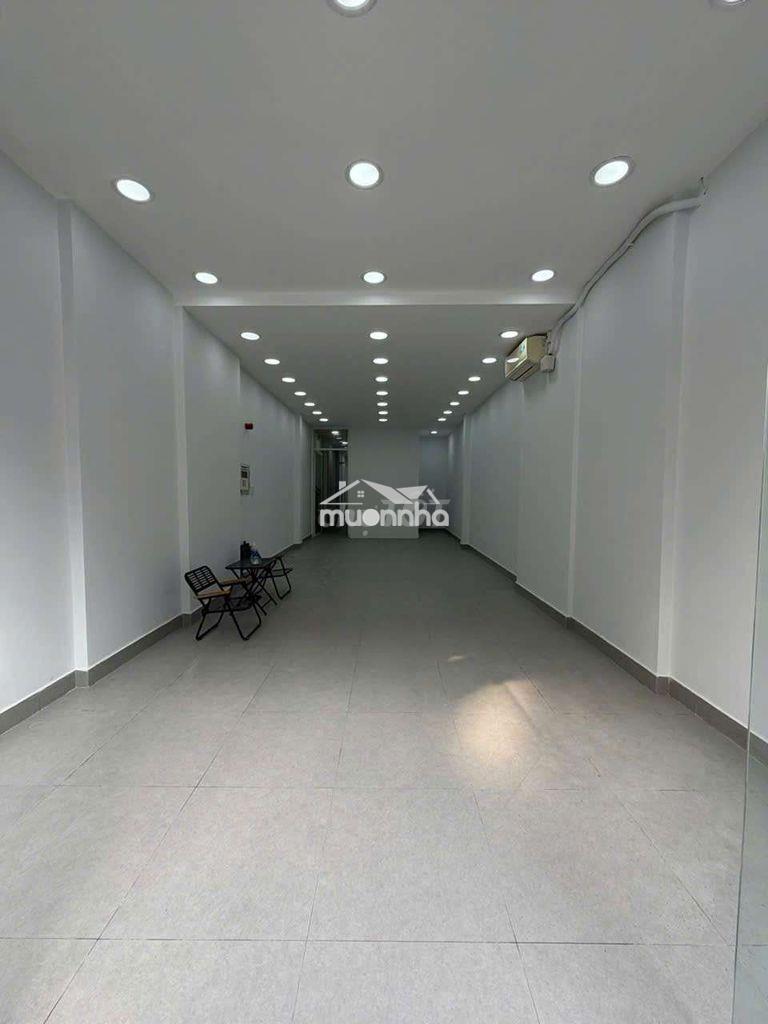 Hiếm! nhà nguyên căn 5 lầu có thang máymặt tiền kinh doanh gần hutech