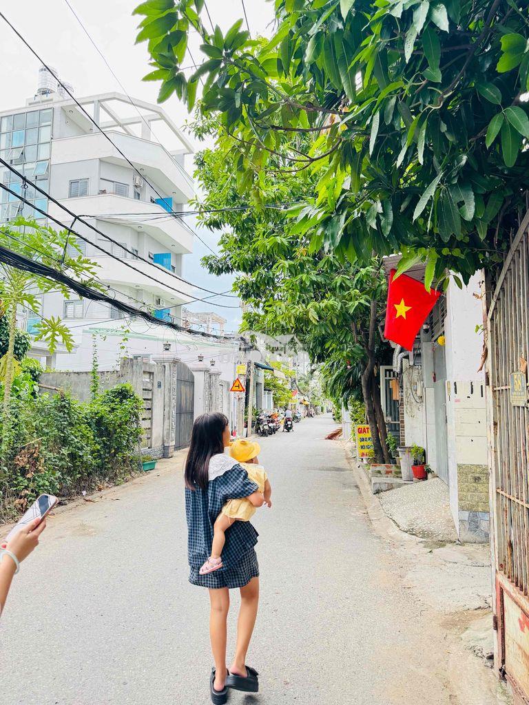 Nhà hxh 3 lầu 4m x 14m, ngay chợ hiệp bình & đường phạm văn đồng