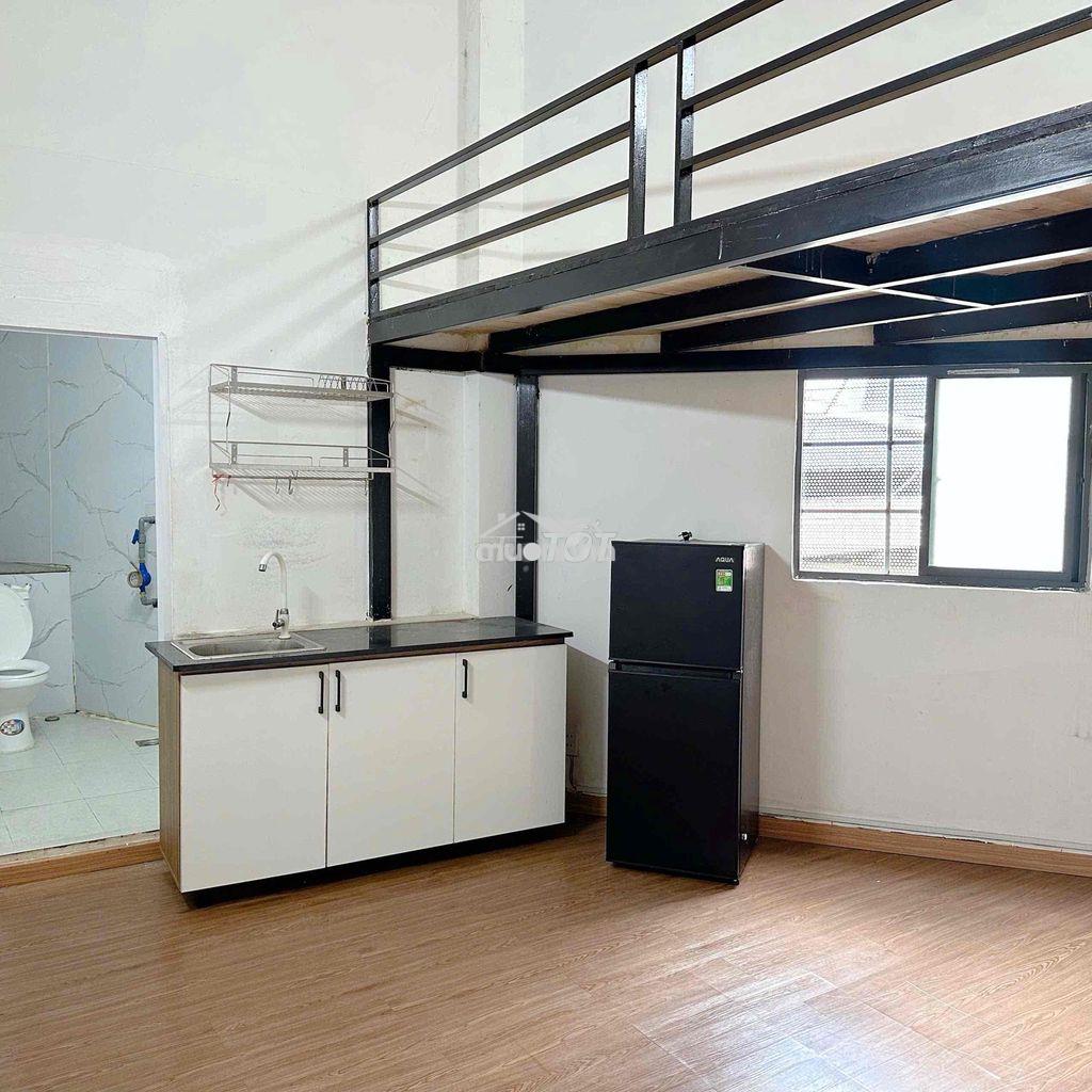 Duplex cửa sổ trời gác cao 1m8 - 2