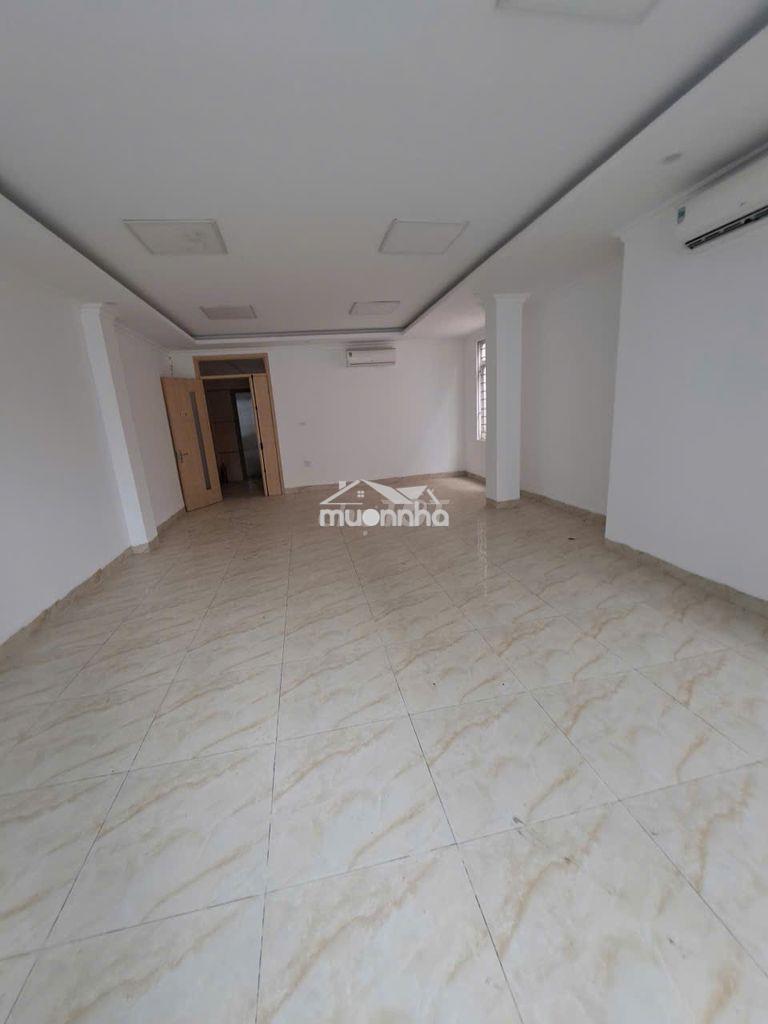 Tòa nhà văn phòng tại cầu giấy rộng 70m2 x 7 tầng thông sàn thang máy