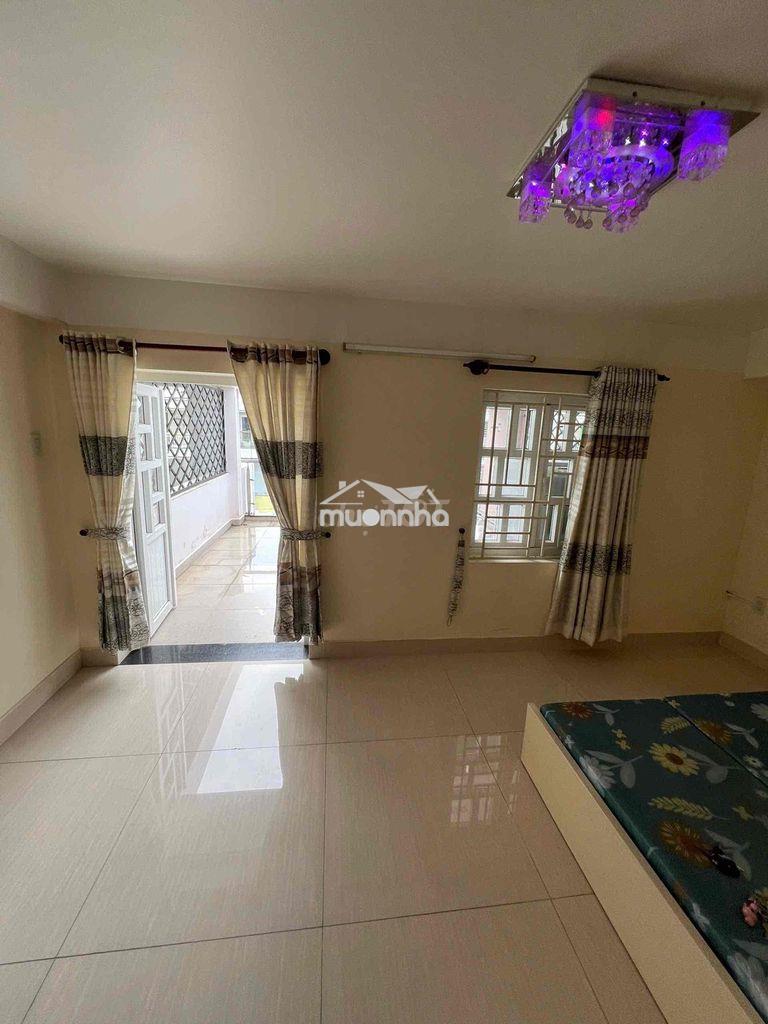 Cho thuê phòng ban công rộng. đủ nội thất 35m2
