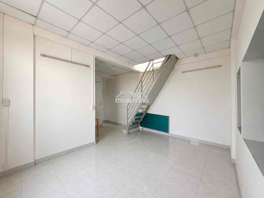 Cho thuê nhà 2 tầng hẻm cmt8, p.12, q.10 - vị trí trung tâm tiện ở hoặ - 3