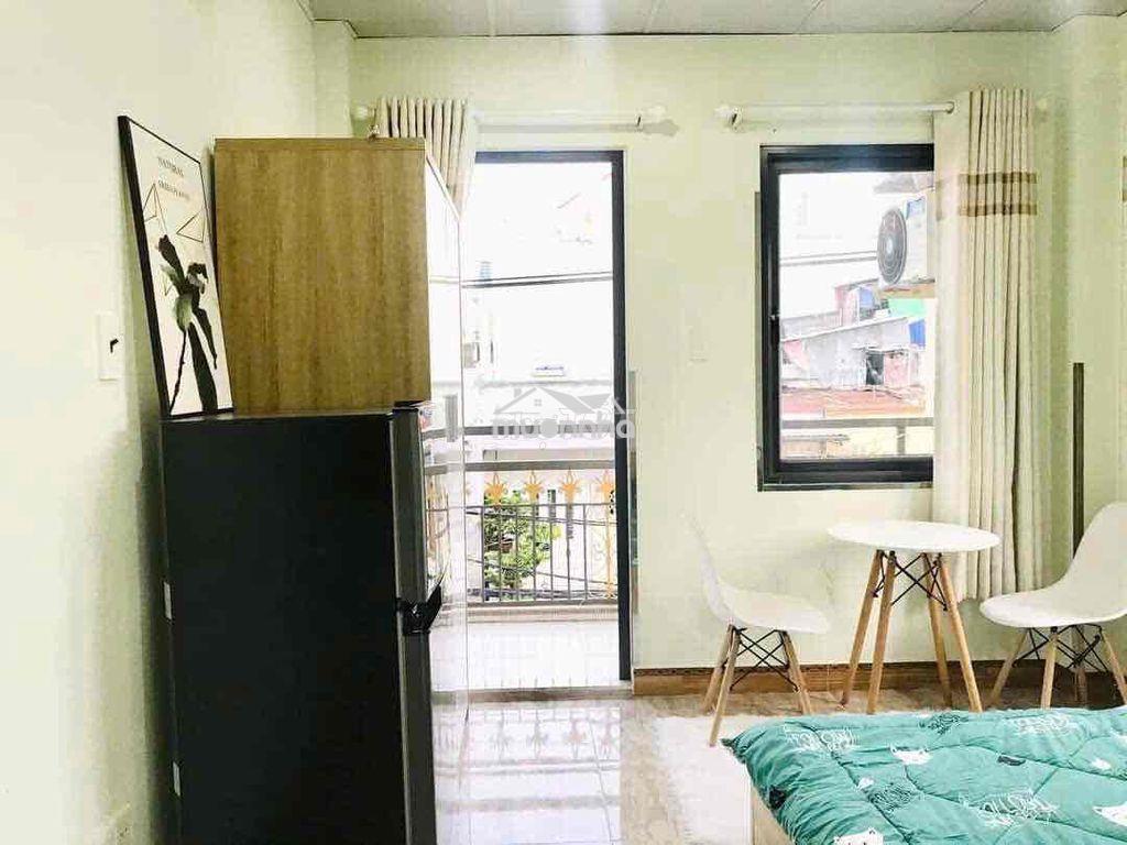 Trống sẵn phòng ban công siêu thoáng ngay bến vân đồn quận 4 - 2