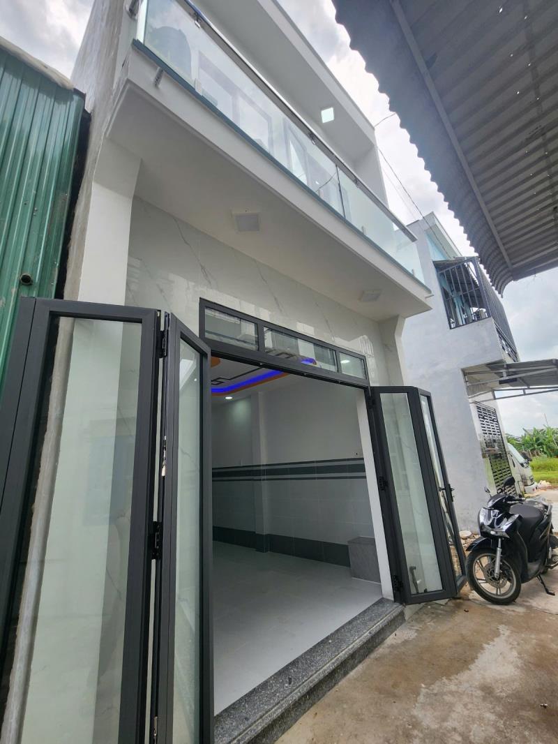 Nhà 3pn giáp hóc môn mới xây - giá 650 triệu - 2