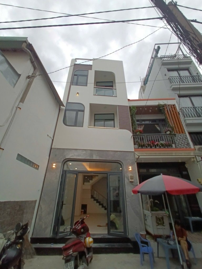 Ngay vòng xoay lê đại hành - bình thới  - q.11- dt: 4*13m- 8 tỷ 