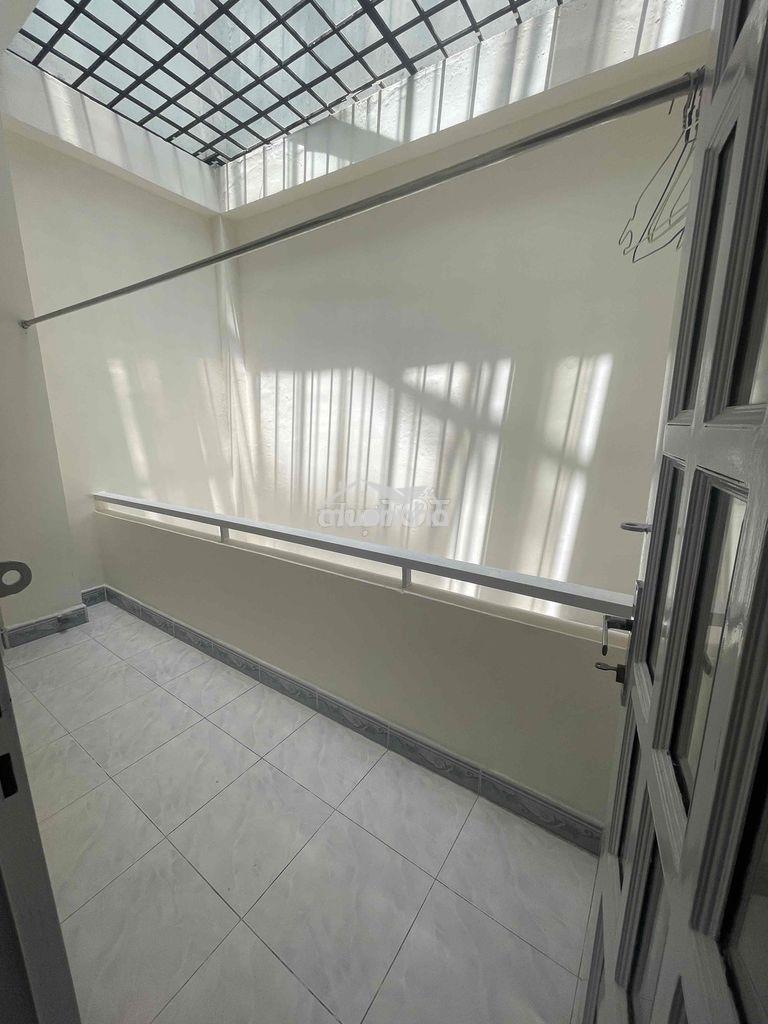 Cho thuê nguyên lầu 1 mới - dt sàn 110m2 - lối đi riêng, hẻm xe tải - 4