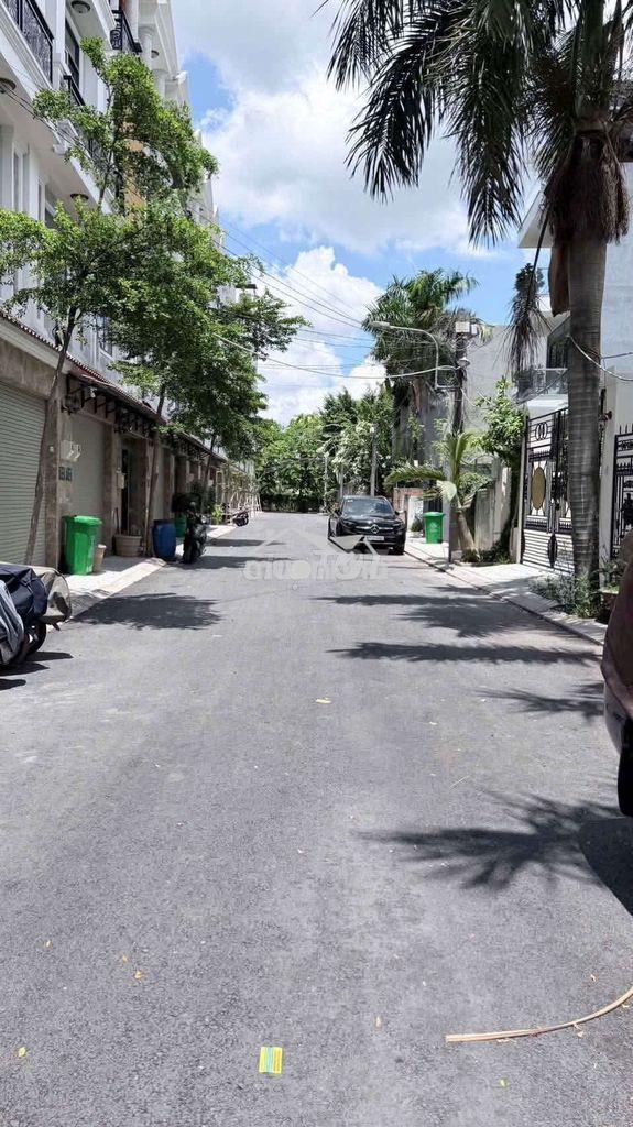 Bán nhà có gara ô tô gần vạn phúc - 2