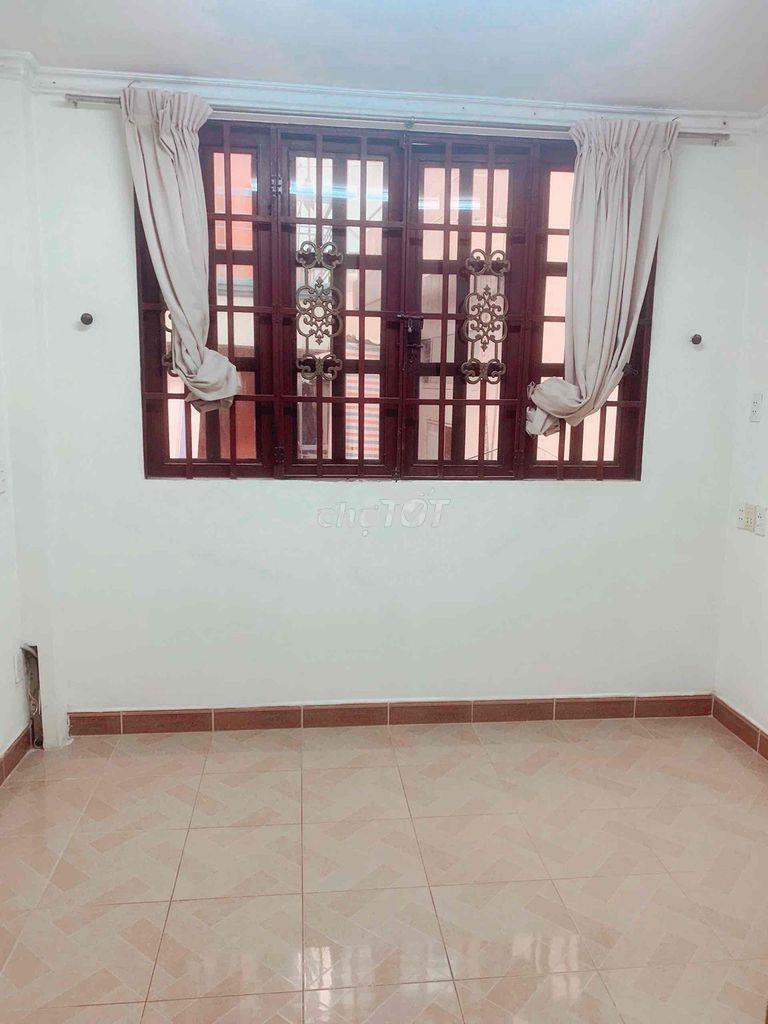 Nhà mới sơn sửa đường trường sa có 4pn- full máy lạnh - 15 triệu - 4
