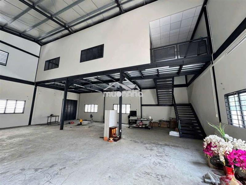 Cho thuê kho xưởng 323m2, điện 3pha, tải 3,5tấn, 3pn, 3máy lạnh, 32tr