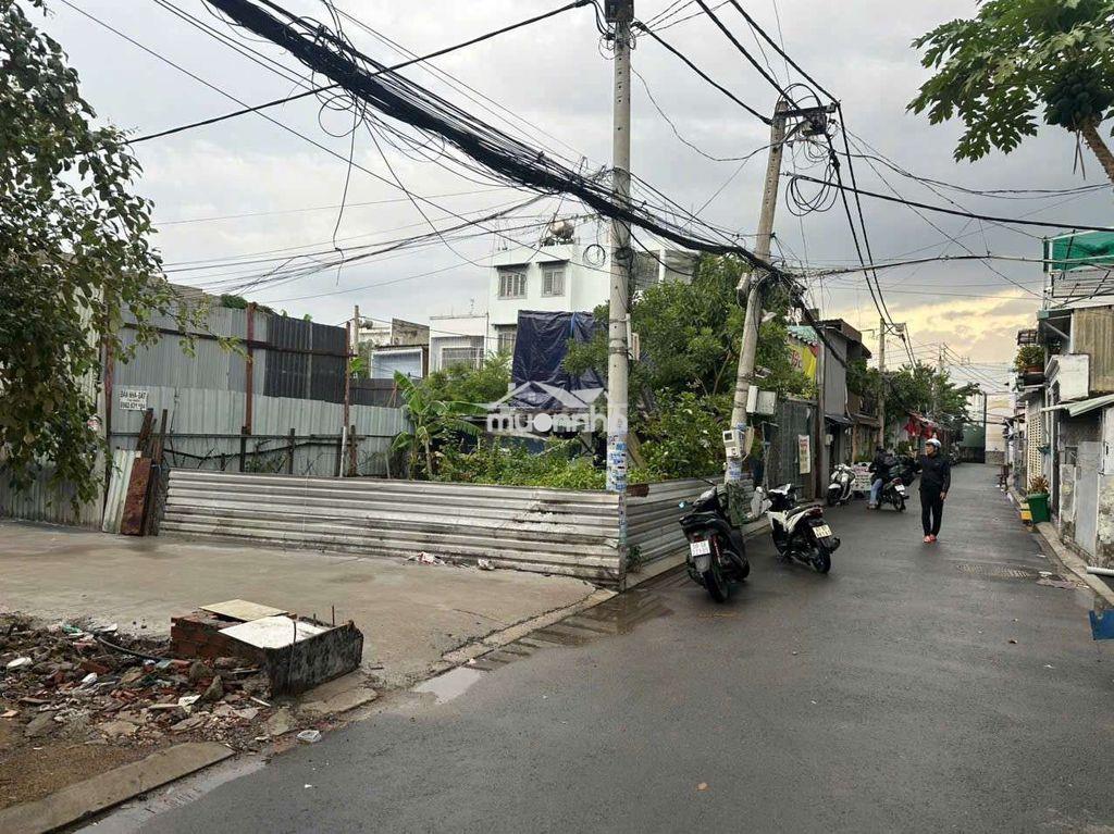 Đối diện với van phuc - 3