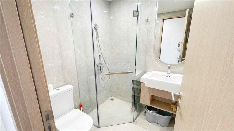 Cho thuê căn hộ 2pn bếp rèm masteri centre point e2 - 9,5 triệu