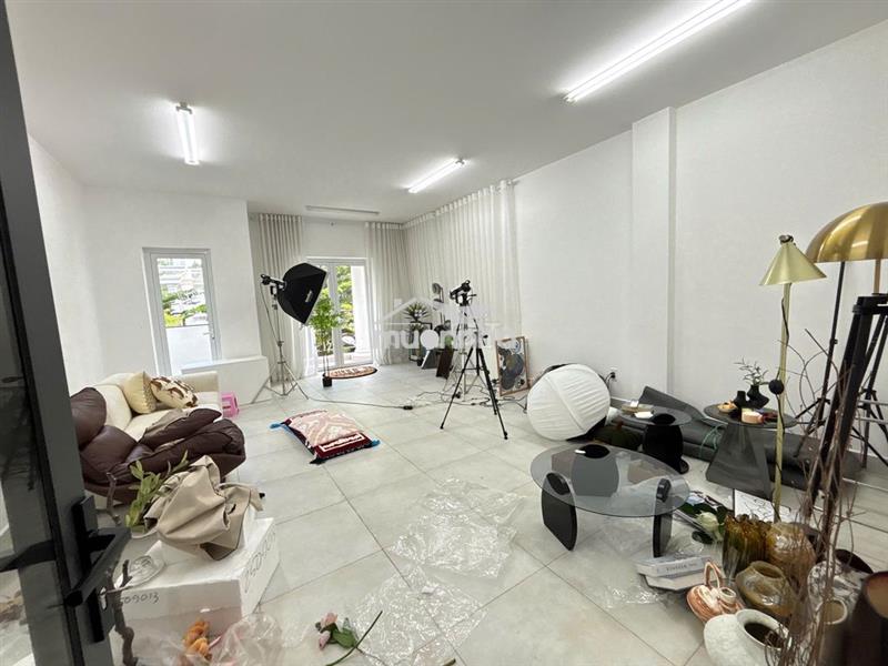 Cho thuê 2 sàn văn phòng giá 17tr free điện nước