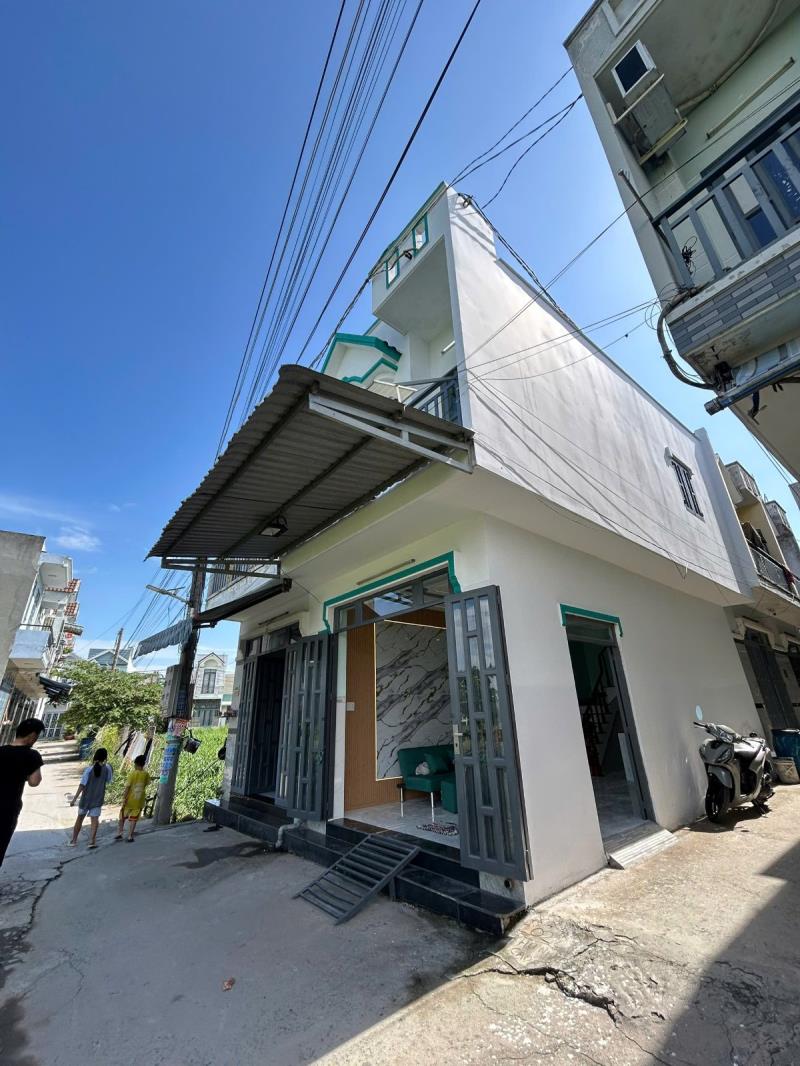 Bán nhà góc mặt tiền gần nhà thờ - giá 685 triệu