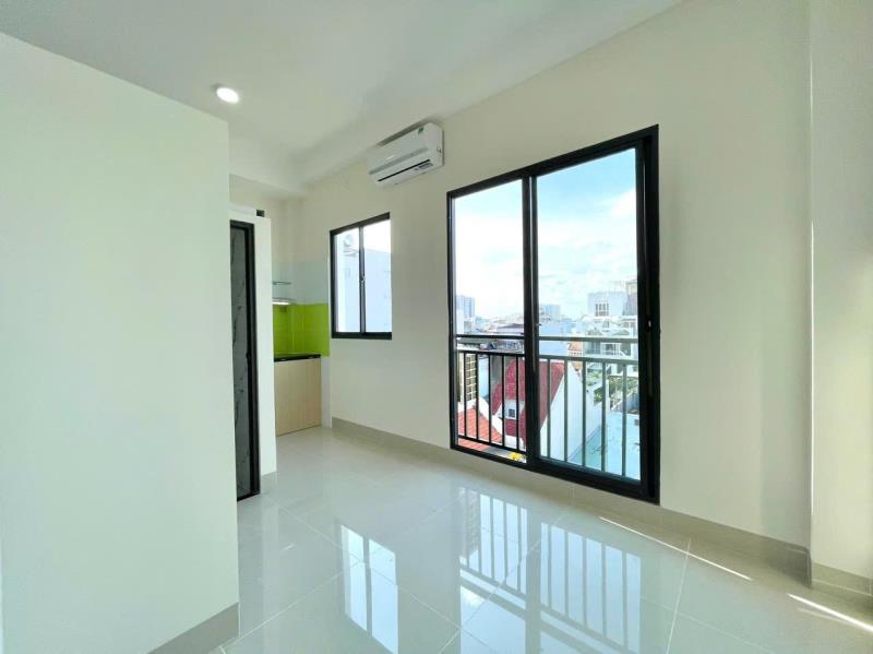 Phòng mới cửa sổ trời bancon thoáng full nội thất giá tốt bùi đình túy gần ngã tư hàng xanh và các đh lớn